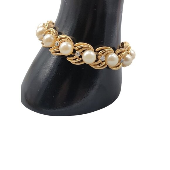 Crown Trifari Faux Pearl Swirl Bracelet 6.5" Gold Tone Setting Rhinestone Accent - Picture 7 of 14
